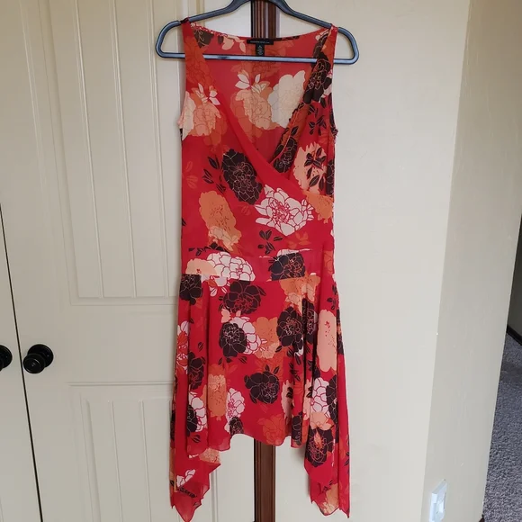 Kenneth Cole New York Red Floral Asymmetrical Dress | Size 6 - Picture 6 of 17